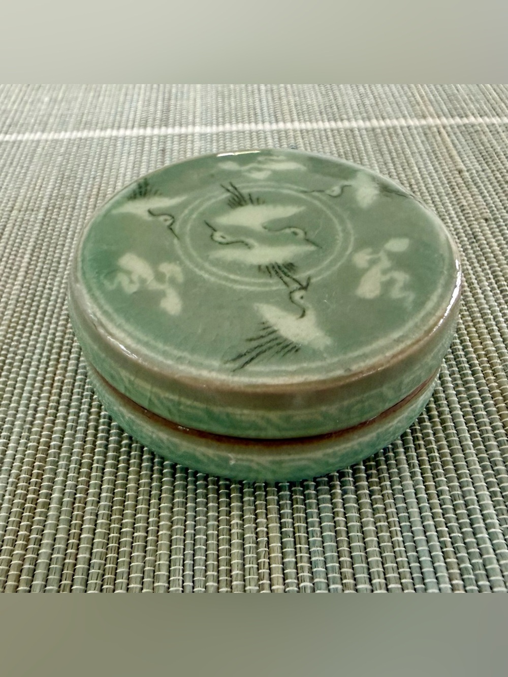Vintage Korean Celadon Glaze Lidded Trinket / Jewelry Box Flying Cranes & Cloud